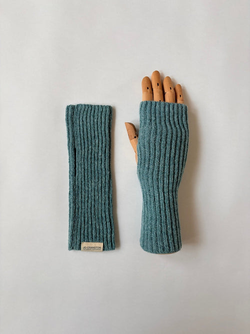 Fisherman's Rib Fingerless Gloves - Oribe Green - Jo Cranston